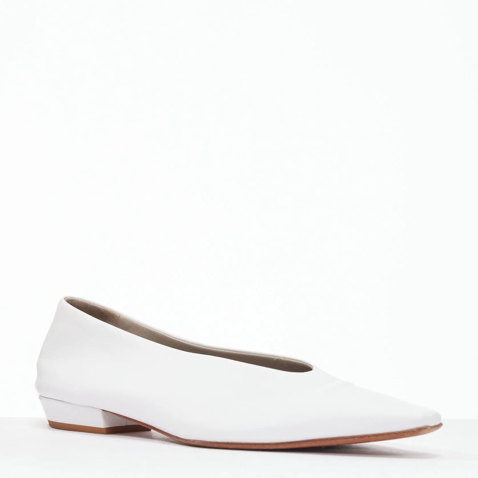 BOTTEGA VENETA Almond white soft leather scoop front pointed toe flats EU38