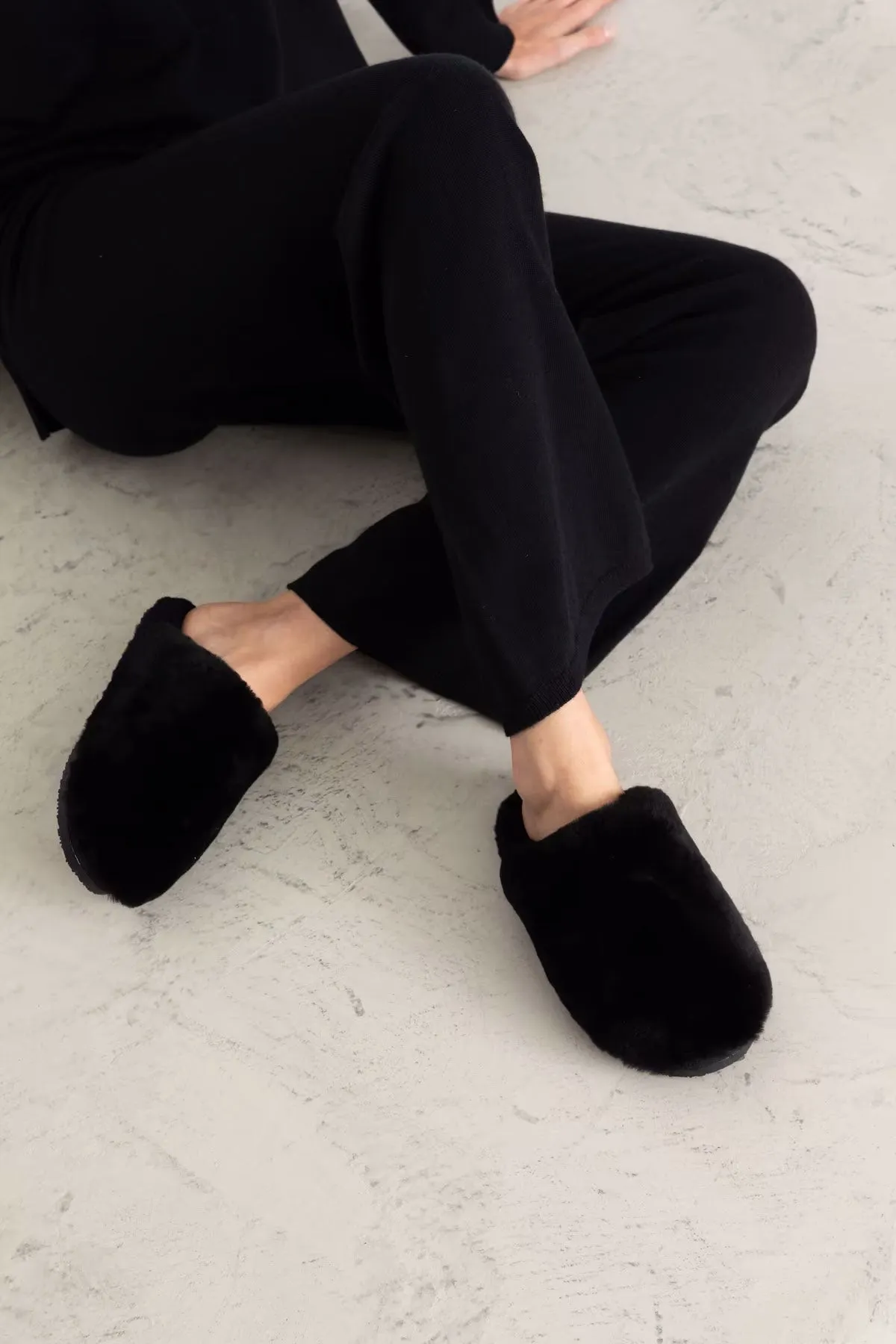 Cozy Slippers - Black