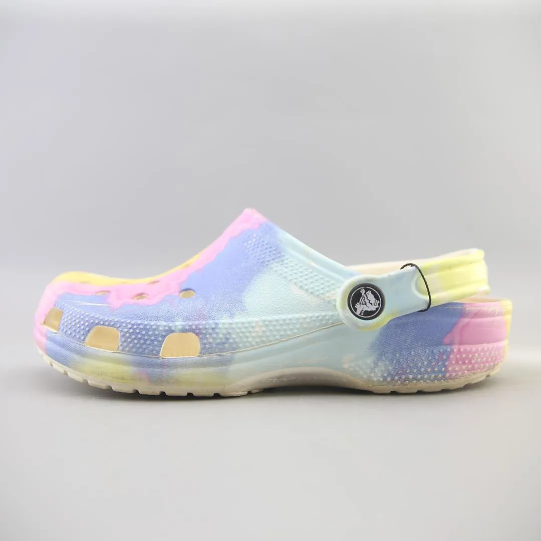 CROCS CLASSIC TIE DYE GRAPHIC