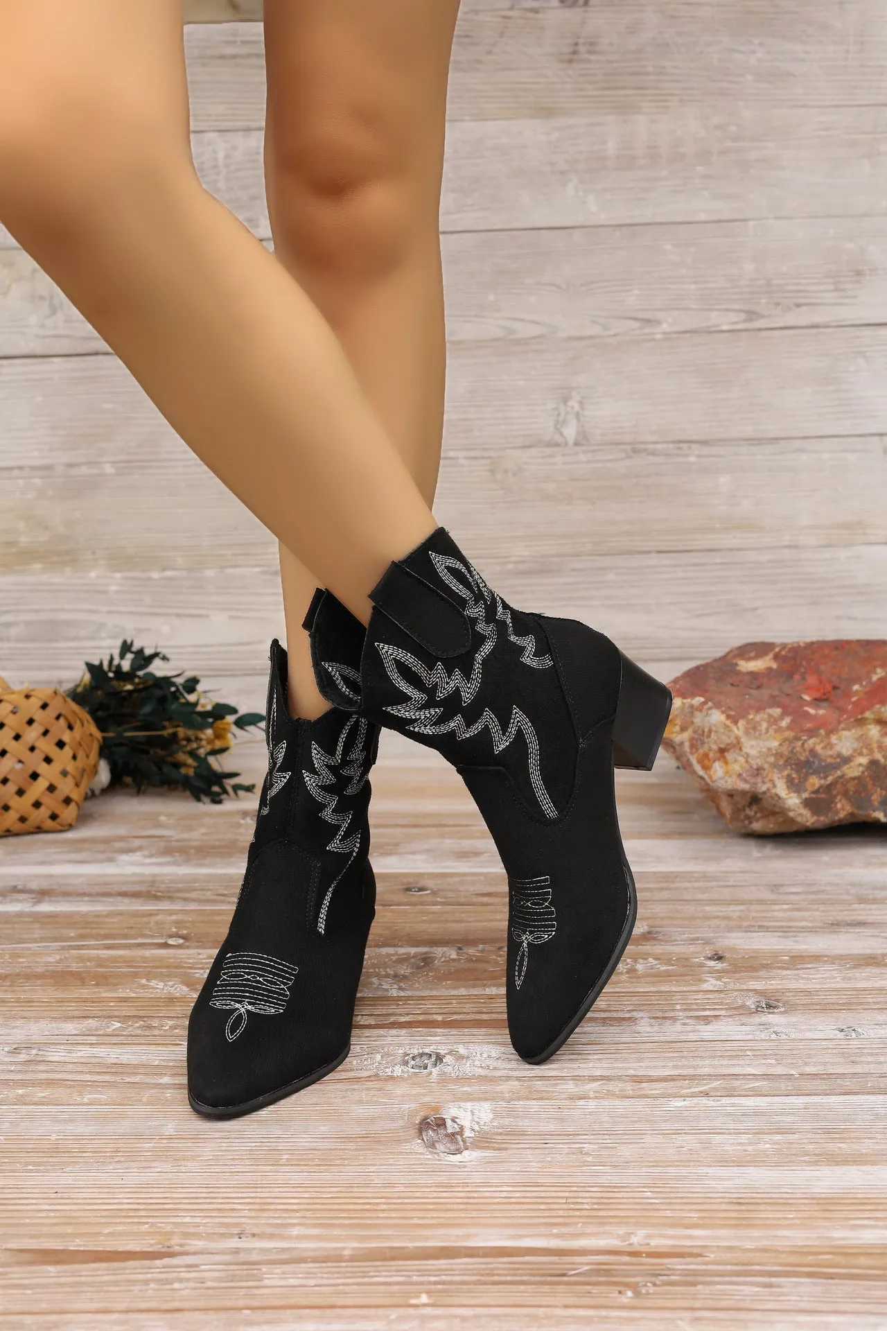 elveswallet Embroidered mid-calf pointed toe knight boots