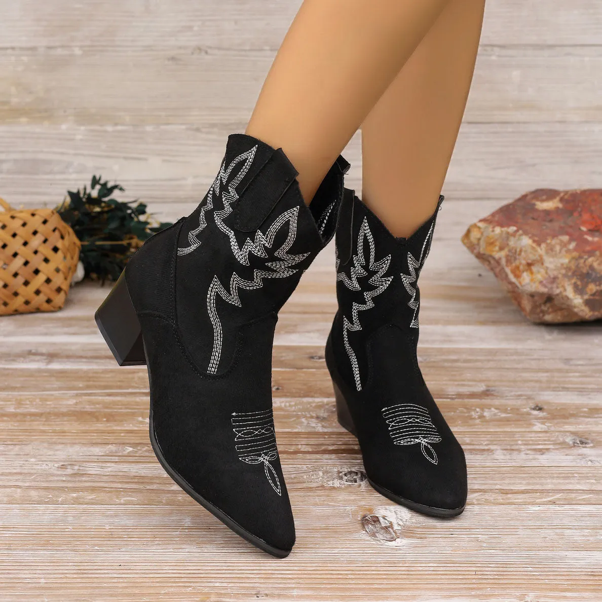 elveswallet Embroidered mid-calf pointed toe knight boots