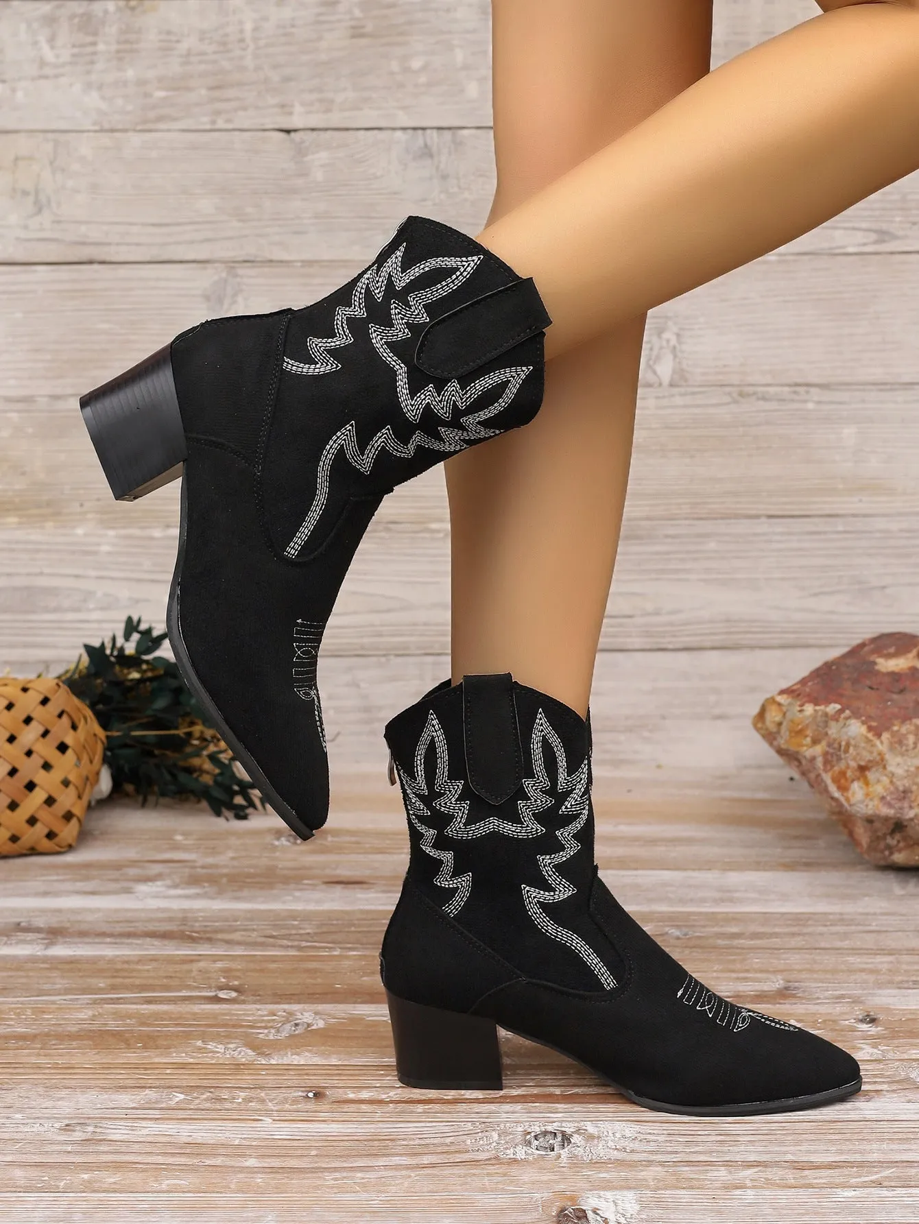 elveswallet Embroidered mid-calf pointed toe knight boots