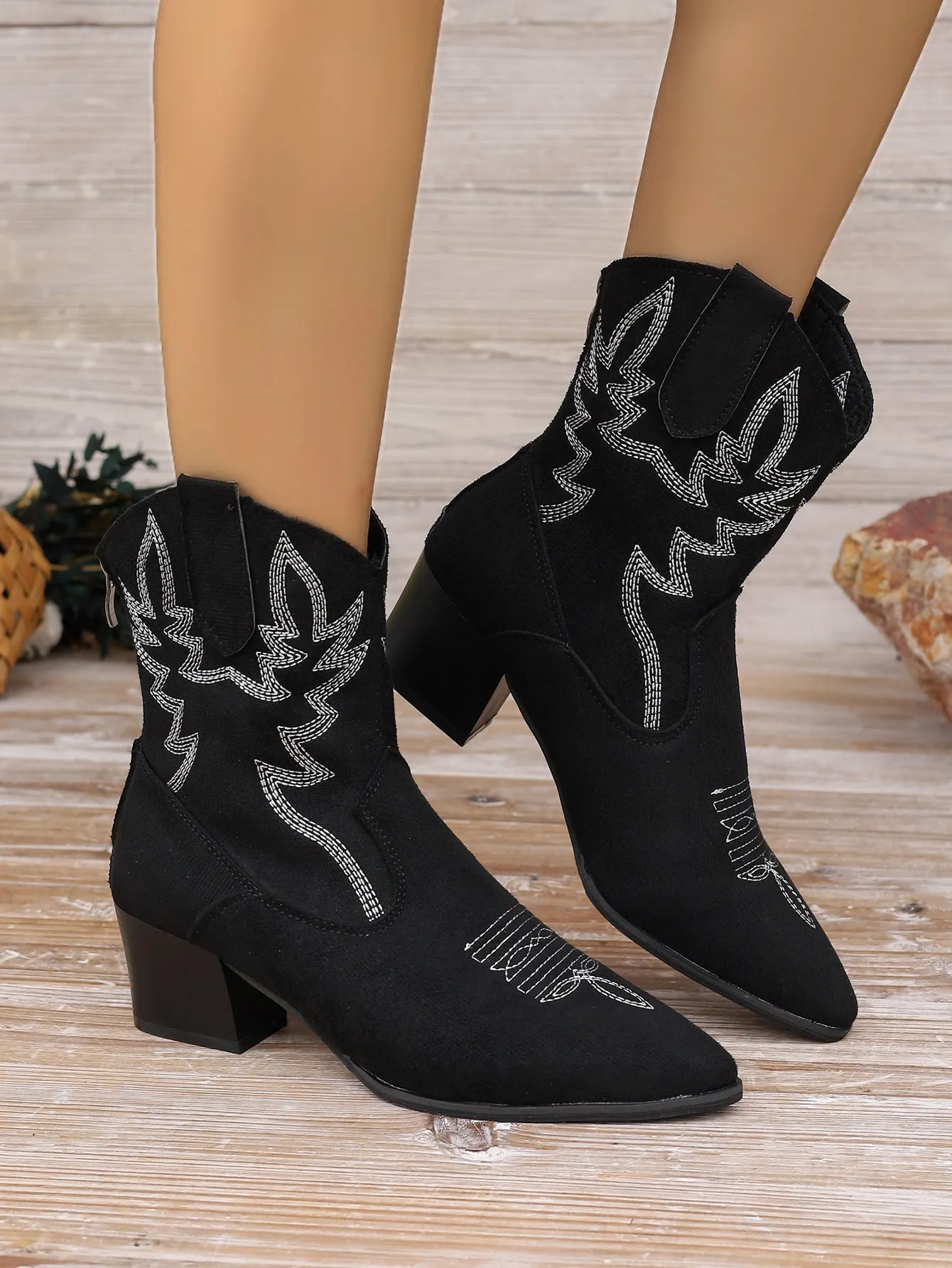 elveswallet Embroidered mid-calf pointed toe knight boots