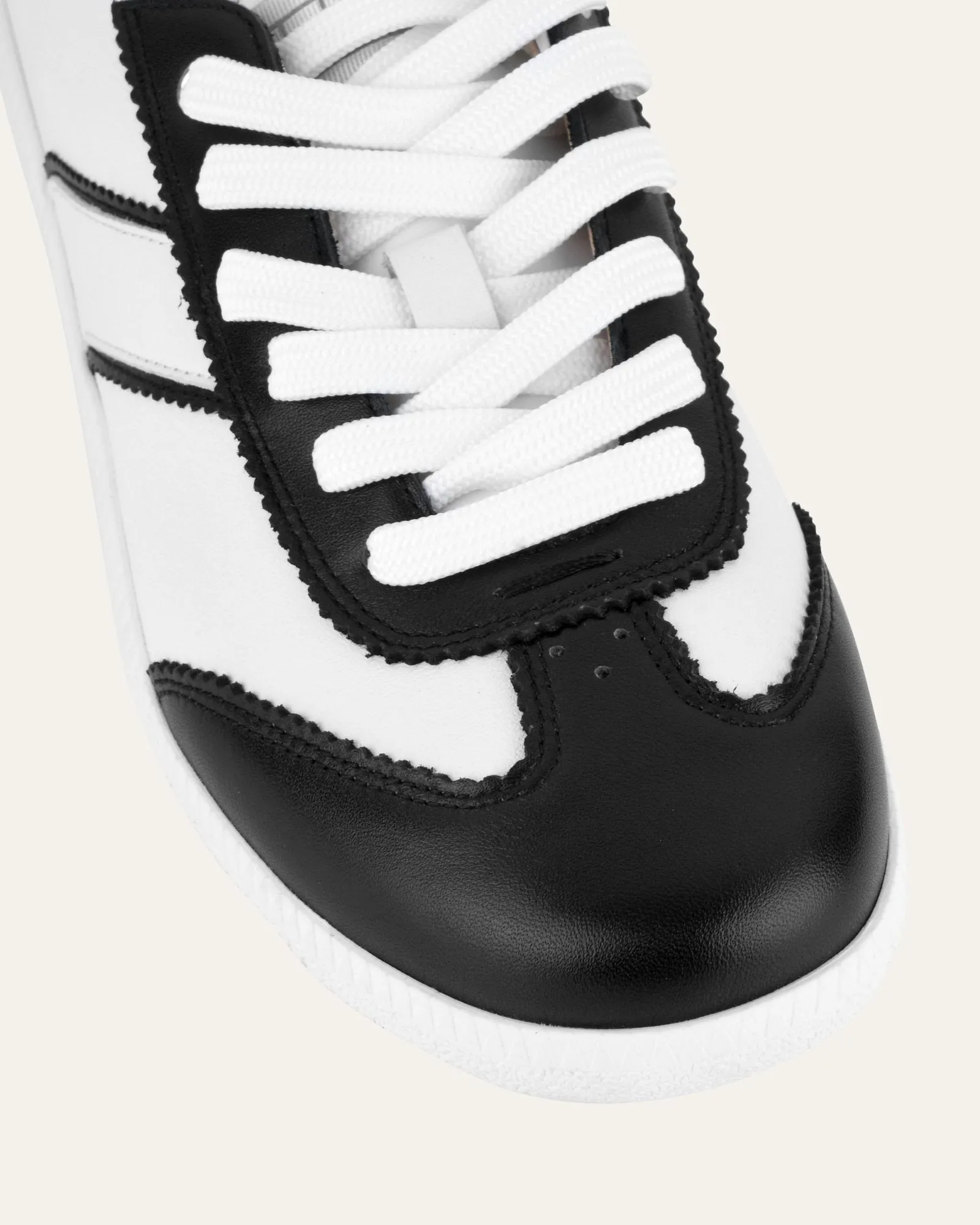 LOLA SNEAKERS BLACK WHITE LEATHER