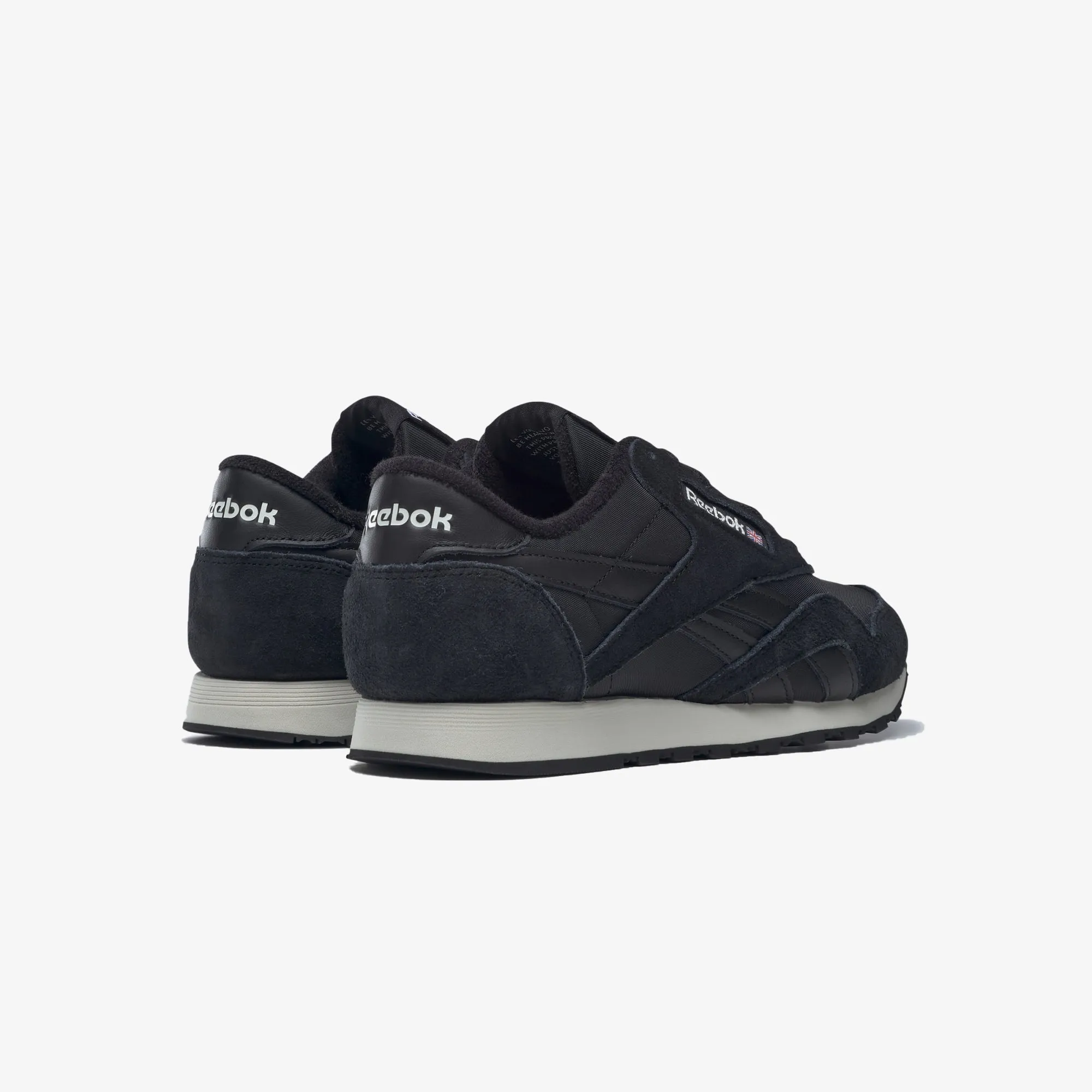 Reebok | CLASSIC NYLON  { CORE BLACK