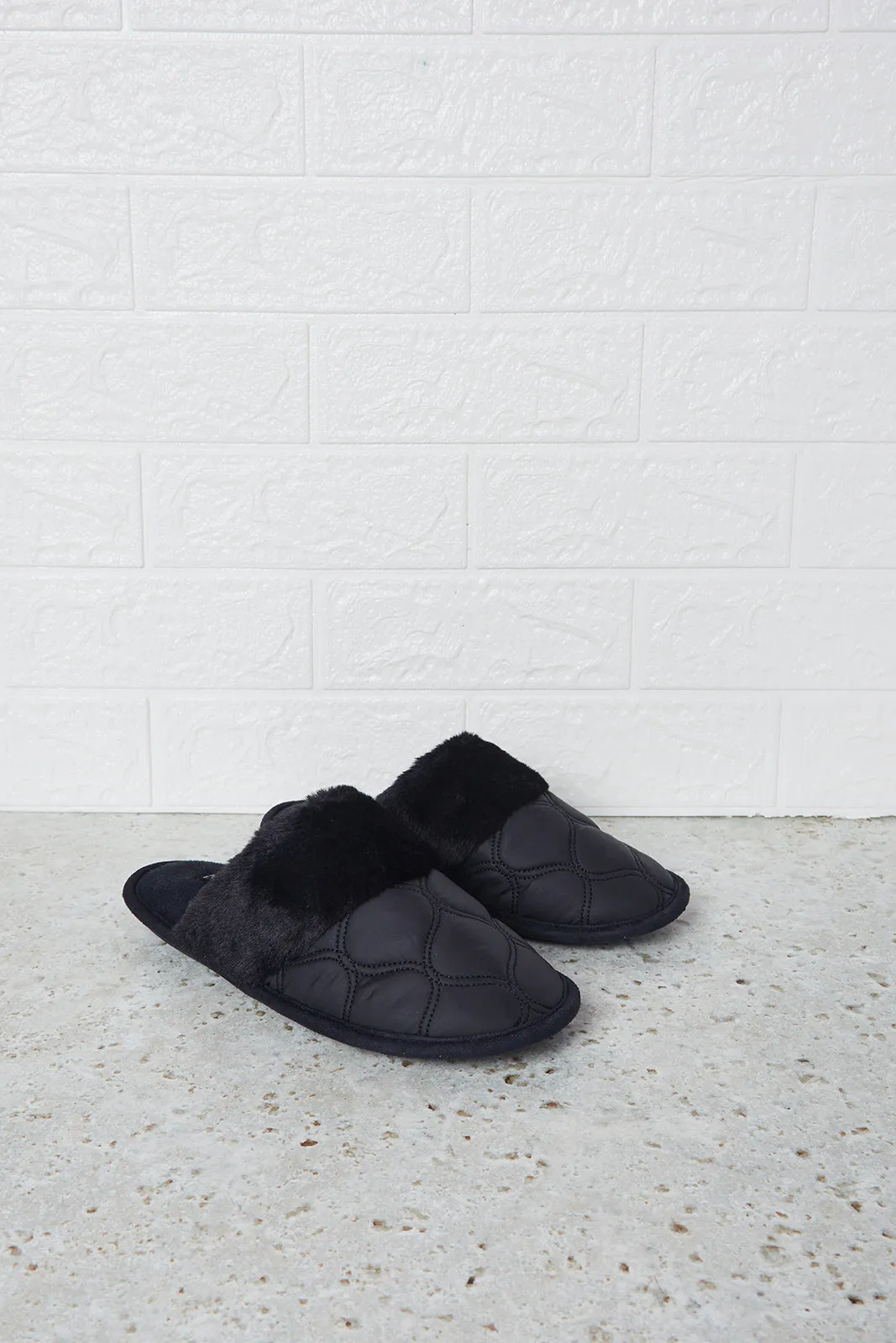 Women Black Quilted Closed Toe Slipper