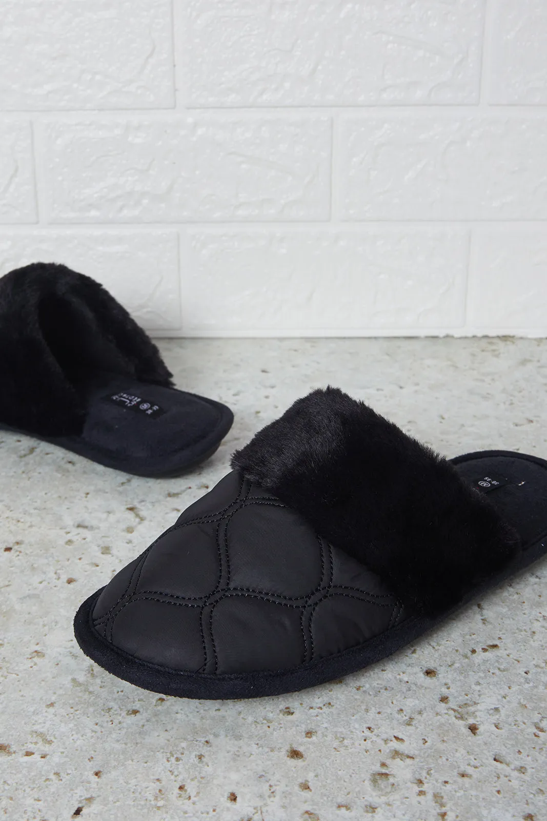 Women Black Quilted Closed Toe Slipper